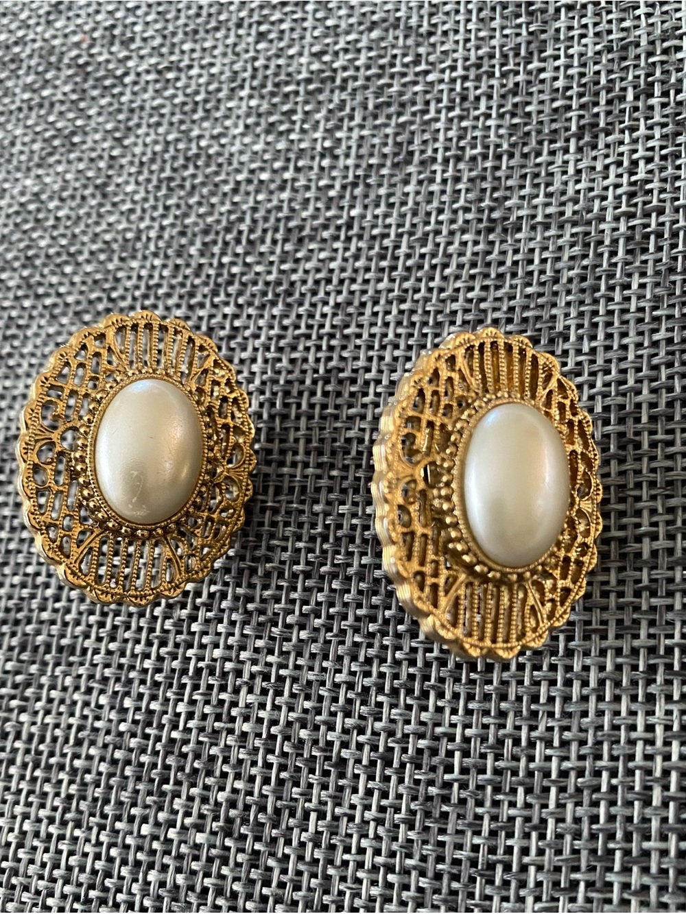 Vintage-Inspired Gold Filigree Pearl Oval Clip-On Earrings